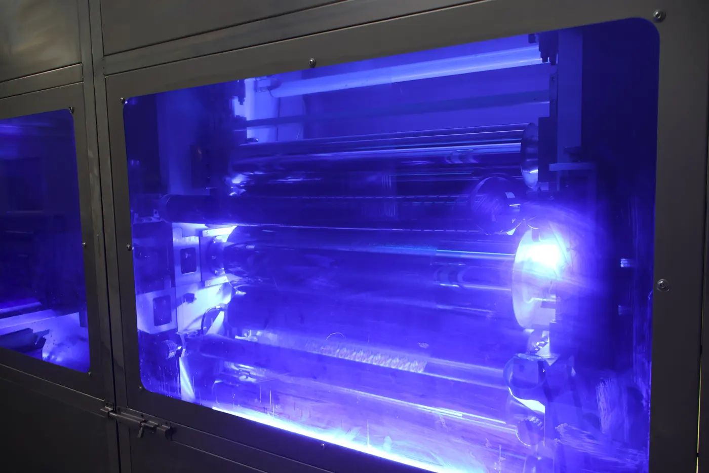 生产线上的 UV 固化