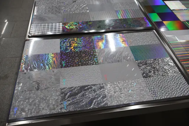 镭射与 UV 纹样样品